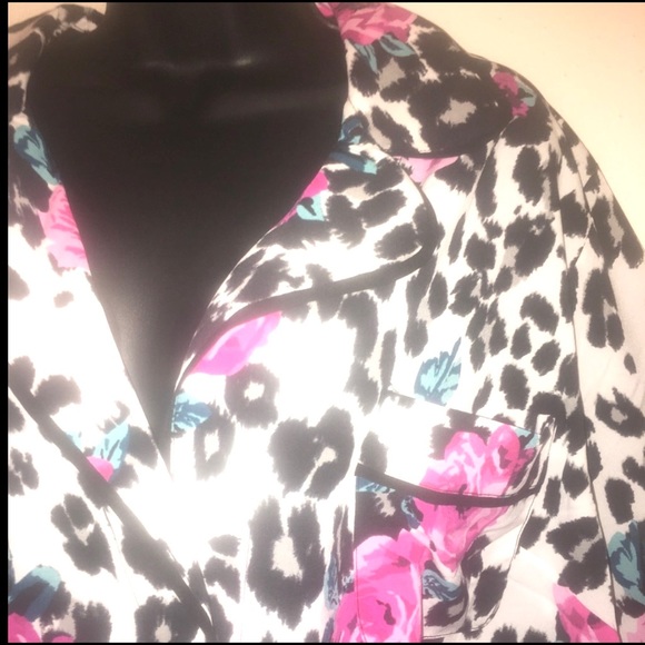 🆕🌼LANE BRYANT Animal Floral Print Top🌼 - Picture 2 of 12